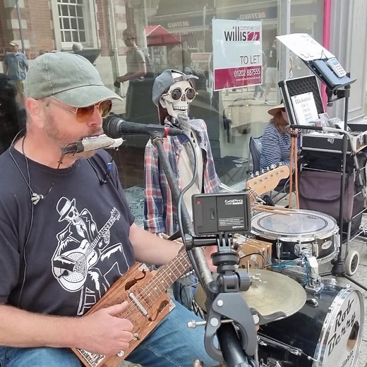 #robberry #robberryblues #busking #skeletondrummer #cbg #cigarboxguitars #sonnyboywilliamson #slideguitar #harmonica #blues #streetperformer