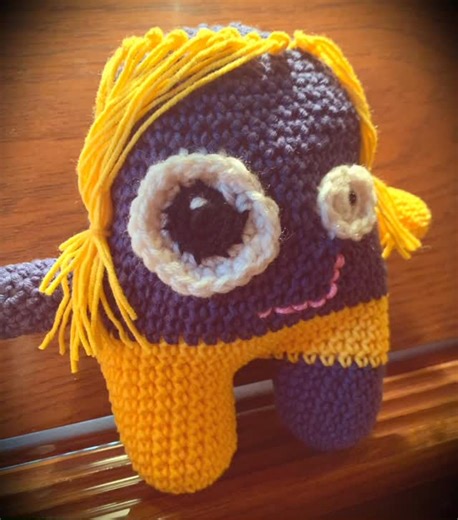 Hilary Scott on Instagram: "Put this cutie in, coach! They’re ready to play! Coach Dede Base-Invader and her good pal Frankie Fastpitch are a one-of-a-kind team. While their biggest strength is their ability to inspire and motivate every member of the team, they are also known for their big, beautiful smiles. Scoring points and winning hearts, they are sure to brighten your day. #handmade #crochet #softballcoach #giftidea #commissionedwork"