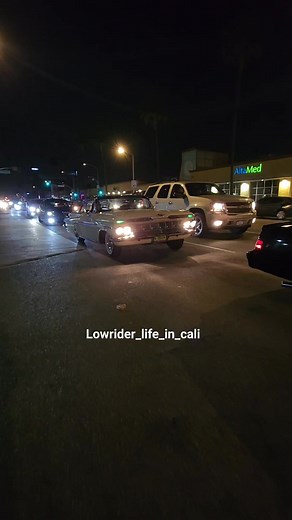 Sunday Funday Cruise On #whittierblvd #whittierca #eastlosangeles #eastlos #lowrider #lowandslow #orale #chicanostyle #lowridercars #lowriderlife #oldschool #lowriderlifestyle #classiccars #laraza | Lowrider Life In Cali