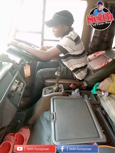 Hilarious Zoo Keeper Moments You Can't Miss