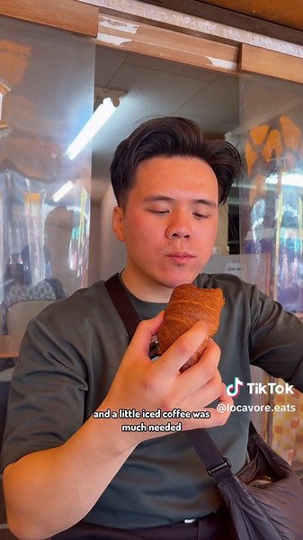 Is Tsukiji Market a tourist scam?? 🤔 It’s our first time in Japan so would be rude not to visit at least once and we absolutely loved it! Definitely good to come in early and expect big crowds. Thankfully we didn’t have any long waits for any of the spots we tried which definitely contributed to our positive experience ☺️ Soots featured in order: • Onigiri Marutoy • Sushi Okame • Tsukiji Teppan-yaki Jūjū • Le Pain • Shouro • Tsukiji Miyukido • Saito’s Fish Market 📍Japan, 〒104-0045 Tokyo, Chuo 