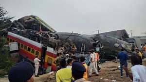 Signalling error blamed in deadly India train disaster