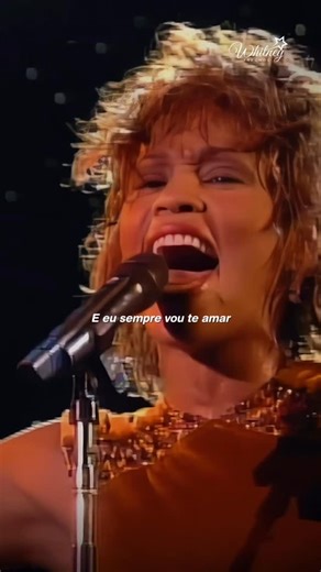 Neste dia, em 1996, Whitney Houston emocionou o publico em um concerto privado no Jerudong Park, em Brunei, durante o casamento da princesa Rashidah, filha do sultão Hassanal Bolkiah. A performance, que rendeu à diva cerca de US$ 7 milhões, trouxe sucessos como I Have Nothing e The Greatest Love of All. Um momento único que mostrou o poder e a grandiosidade da maior voz de todos os tempos. 🤎🇧🇳 . . . — Siga: @whitneytrechos para mais celebrar o legado da maior voz de todos os tempos! 🫶🏽 . . 