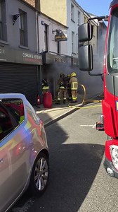 #Fire# NIFRS crew enters popular Spencer Rd chippy The Golden Fryer (waterside). 4 tenders on site. Workers tells me: 'everyone is ok' | Mark Patterson Show