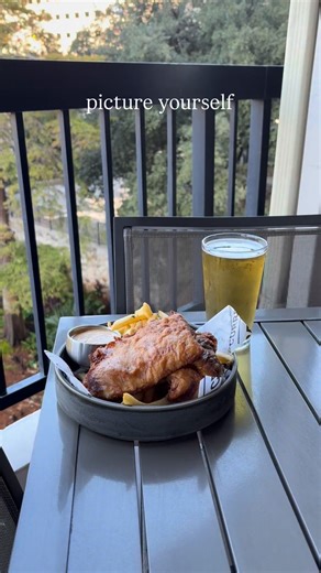 San Antonio Marriott Riverwalk puts you right where you want to be. With river cruises steps away and dining at Current & Craft, your stay turns that picture-yourself-here feeling into reality. | San Antonio Marriott Riverwalk