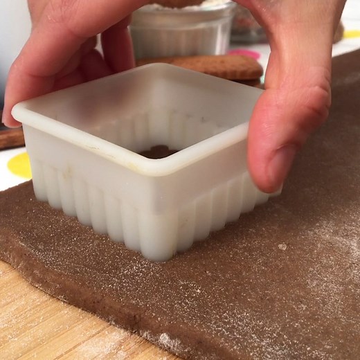 167K views · 1.9K reactions | La vraie recette des spéculoos belges Un voyage à faire à la maison avec les enfants Le coffret Chefclub Kids remplace les unités de mesure (gr, cl, ml) par des personnages rigolos pour que la cuisine devienne un jeu 殺 | Chefclub Kids | Facebook