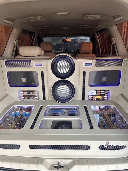 Sistem Audio Mobil Kustom untuk Toyota Innova