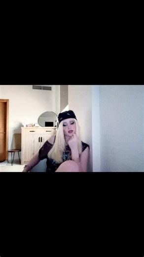 Molly Boo🪽 (@mollybooofficial)’s videos with оригинальный звук - Lyrics