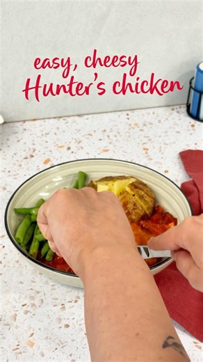 Finished group and need an easy, hearty dinner 🍽️? Try this cheesy Hunter’s chicken 🥰!