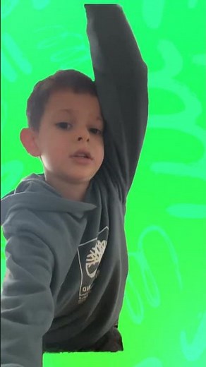 Robbie rotten hiding green screen!
