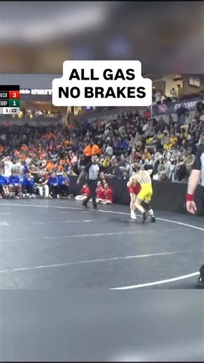 Keep an eye on the SCOREBOARD. This match from Iowa high school Dual States is INSANE 🤯🤯🤯 | FloWrestling