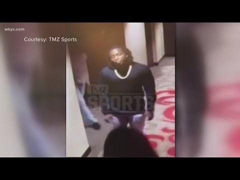 Video shows NFL star Kareem Hunt kicking, shoving woman
