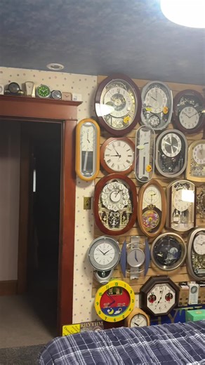 just a taste of what the top of the hour sounds like in my house 😂🤩 #fyp #amazing #music #vibes #explore