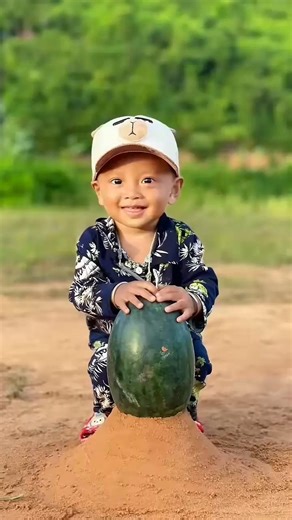 🍉🍉Poor Grandpa and the Cute Baby. So funny! OBJ #cute #shortsfeed #675