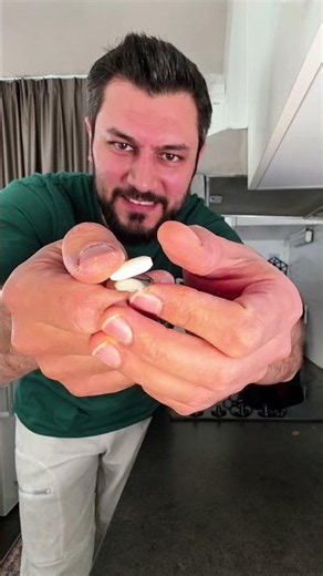 Pill-cutting hack #lamatest #viralhacks #lifehacks