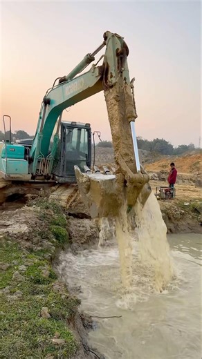 Excavator loading jcb trolley tractor 🤗#jcbbaba #jcbtractor #jcb3dx #jcb3dxmachine #youtubeshorts