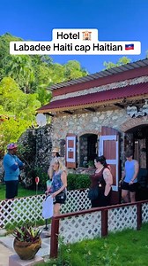 Petit paradis perdu et inattendu quand on arrive de l'enclave touristique de Labadie et de Cap-Haïtien. C'est une magnifique plage de sable blanc baignée par des eaux turquoises mais relativement fraîches car une source s'y jette directement de la colline. | Haiti Tourist Destination