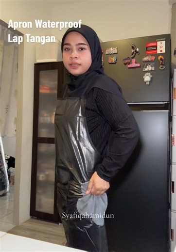 The Benefits of Using Waterproof Aprons in the Kitchen