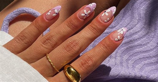 21 Sweet Daisy Nail Designs You'll Want to Flaunt All Summer Long