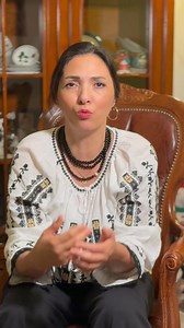 Se viralizează vremurile apuse. Tovarășul Ceaușescu devine vedetă în vremea unora care nu i-au apucat grozăviile. Astăzi cred că e important să ne facem vocile auzite, vorbind despre istoria trăită, pentru ca tinerii zilelor noastre să-și cunoască moștenirea așa cum a fost… reală, necosmetizată, vie. #AlinaUrsu #IstorieVie #Ceaușescu #Realitate #AmFostAcolo | Alina Ursu