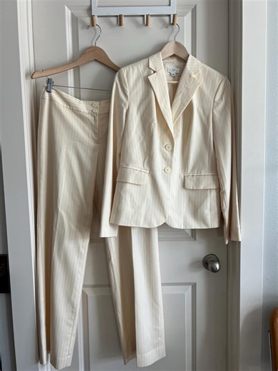 Vintage Ann Taylor loft butter yellow pin striped wool pant suit - size 6