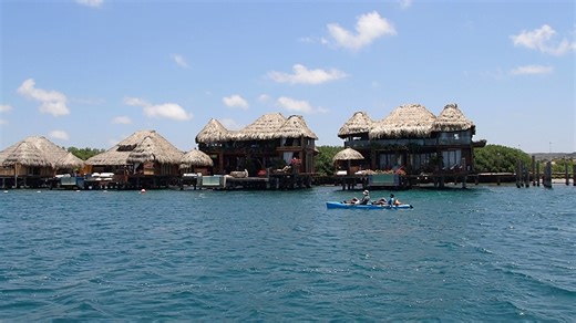Enjoy a beautiful morning on the Commandeurs Baai, kayak and explore the stunning coastal areas and sparkling glass island 🛶🤩🩵 www.arubaoutdooradventures.com | Aruba Outdoor Adventures