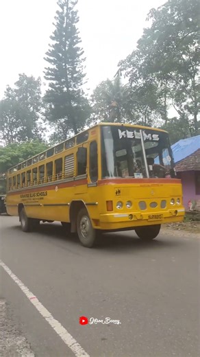Old School Bus 🤍#KEEMS 🤍#schoolbus#eib#leyland#bs1#buskerala#hino#shorts