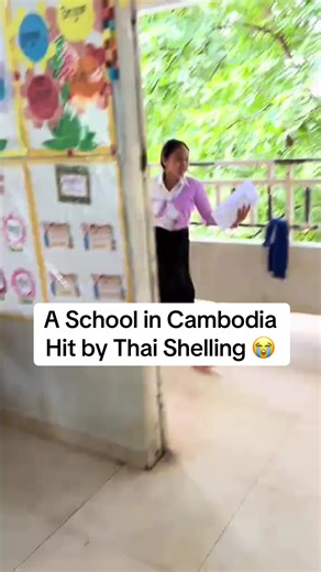 According to a report from the Department of Education of Oddar Meanchey Province, on July 27, Thai military forces launched shells into Cambodian territory, striking Tamin Senchey Primary School in Tamin Senchey Village, Kok Mon Commune, Banteay Ampil District. The attack caused significant destruction. As confirmed by the Education, Youth and Sports Office of Banteay Ampil District, three classrooms were damaged — including the administration building, the kindergarten classroom, and the Grade
