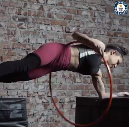 Have you ever tried to hula hoop in a plank position? Austria's Stefanie Millinger Milli-Artist does it with one arm 🤯 🇦🇹 | Guinness World Records