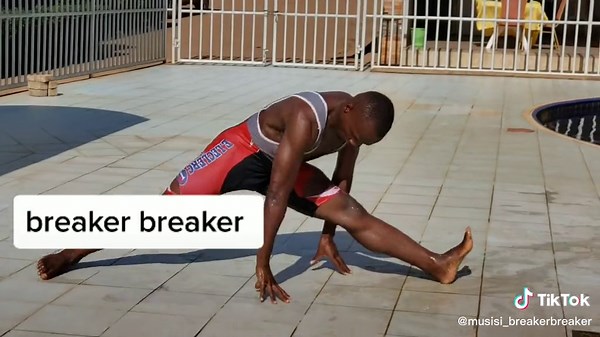 Musisi Breaker Breaker (@musisibreakerbreaker)’s videos with Laughing - Gianluca Marino