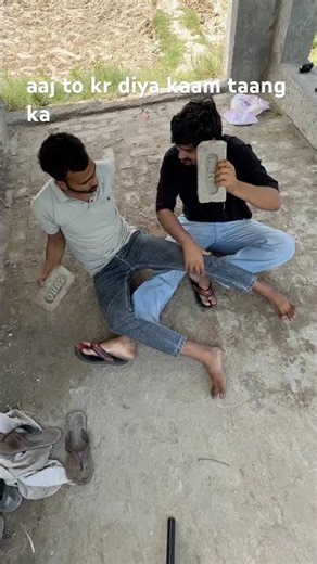 Sarkari ₹5 Lakh ke liye apni taang tudwa di! 😂🦶Scheme ke chakkar mein itni mehnat? 🤣💸 #comedy