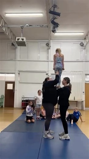 AZURE GYMNASTICS & CHEERLEADING on Instagram: "How brave is our flyer Poppy 🩷 Practising a cradle catch with her coaches 🤍 and look how supportive this team of girls are 👭👏🏽 #azure #cheerleading #azurecheer #teamwork #stunts #friends #coaches #cheersquad #cheergoals #hertfordshire #azurecheerleading #cheerleader"