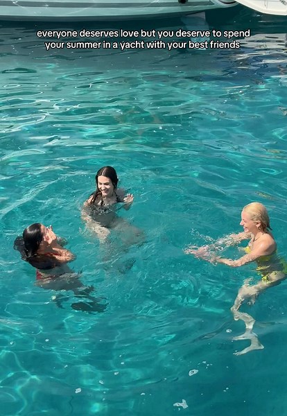 Summer time with friends >>> #sailingtrips #vacation #sailing #crete #greekislands