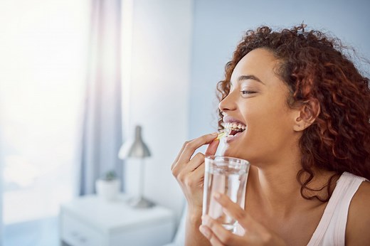 Spanish Verb Tomar Conjugation, Usage, and Examples