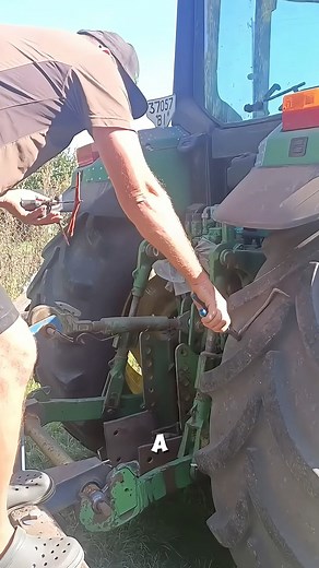 83K views · 210 reactions | He removes the iron embedded in the wheel and repairs it #WheelRepair #FarmMaintenance #TractorFix | Grill Studio | Facebook