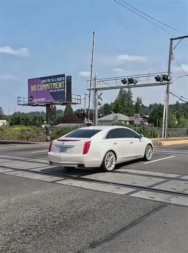 Cadillac XTS Luxury Car V-Sport Platinum Navigating🚂Railroad🚂Crossing🚂Train🚂Tracks🚂ASMR [USA]