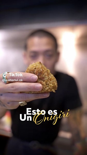 Cómo preparar onigiris a la plancha con arroz sobrante