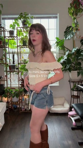 Flattering low rise denim mini shorts !! #shorts #minishorts #denimshorts #edikted #lowrise