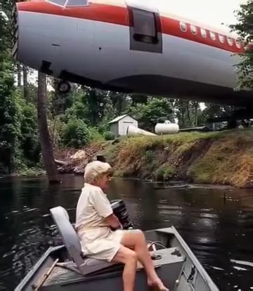 73K views · 38 reactions | Woman turns a Boeing 727 into her dream home, but wait till you see how it looks inside  | Truth Inside Of You | Facebook