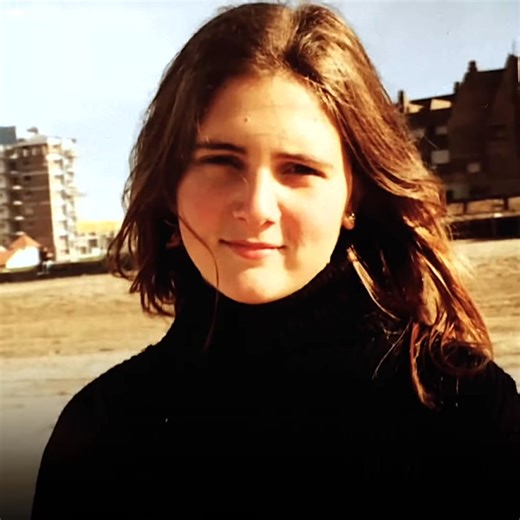 "Ils me préparent à quelque chose d'énorme”. Clarita avait raison. Cette jeune fille, âgée de seulement 16 ans, ressentait les choses. Et c'est comme ça qu'elle a pressenti sa propre fin. Elle devait "livrer son cœur"... Abonne-toi pour plus de vidéos http://bit.ly/yt-positif | Formidable