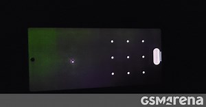 Some early Pixel 6 buyers report screen issues: weird flickering, green tint, a second punch hole