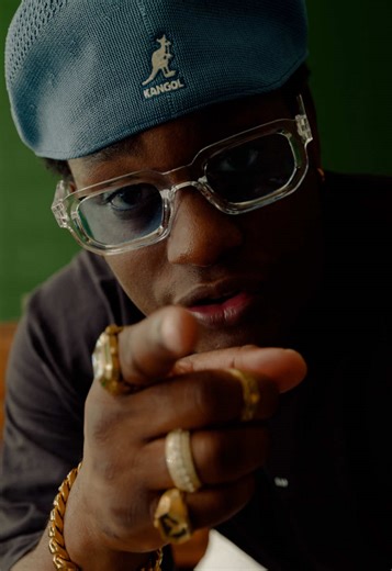 If you’ve been stuck wearing basic baseball caps, this is your upgrade. The Kangol Tropic 504 Ventair is a men’s hat that instantly changes your presence. This is a classic flat cap, a fitted men’s cap, and a breathable summer hat all in one. The Tropic Ventair knit makes this Kangol hat lightweight and ventilated, so it’s perfect for warm weather. The built-in airflow panel keeps this men’s hat breathable, while the structured 504 shape gives you that clean, tailored look. It’s minimal. It’s in