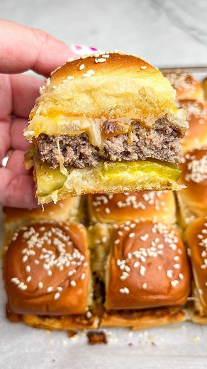Mallory Austin | Food Blogger on Instagram: "Hawaiian Roll Sheet-pan Cheeseburger Sliders! Comment RECIPE to get this sent to your inbox. These burger sliders are juicy, tender beef patties layered with melty cheese, topped with buttery onions, tangy pickles, and stuffed between sweet, pillowy-soft Hawaiian rolls. They are the easiest dinner solution for busy weeknights or fun occasions. Something about their handheld snackable size makes them highly requested and adored by all ages. We love to