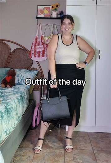 Corporate Kerry officially makes her debut. What do we think? 💼 full outfit from @PEP South Africa