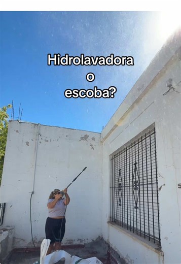 Hidrolavadora vs Escoba: ¿Cuál es tu elegido?