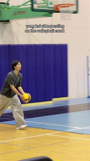 Yung Kai's Hilarious Volleyball Jump and Shirt Lift
