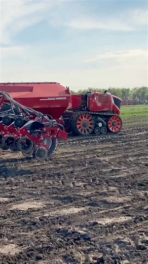 The future of agriculture is here! 🤖 #horsch #horschrobo #horschmaestro #autonomous #autonomusrobots | Lisa H