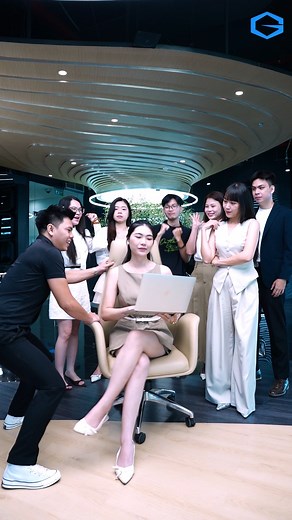 🌷 IT’S THE “UNIQUE OUTFITS” FROM THESE “UNIQUE GOLDENIST” Mỗi Goldenist là một “bản phối” riêng, họ luôn chỉn chu và đầy năng lượng trong từng diện mạo khác nhau, tất cả đã cùng nhau tạo nên một văn hoá chuyên nghiệp, độc bản và rực rỡ 💙 ___ Inspired by Golden Asia 🌐 Website: http://goldenasia.vn/ 📩 Email: hrall@goldenasia.vn ☎️ Hotline: 028 6685 0129 🏢 Head Office: Thisofic Tower, 11th Floor, 8 - 10 Mai Chi Tho Street, An Khanh Ward, HCMC #GoldenAsia #DiscoverTheDifference #OOHIndoor #Life