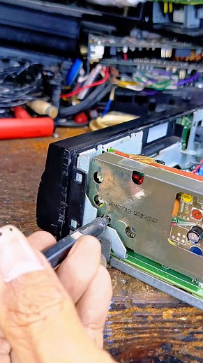 5.4K views · 4.2K reactions | IF tuning for frequency alignment #Radio #radiotuner #tuningIF #oldCarradio #repairing | Giyan Circuit | Facebook