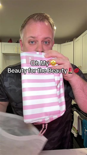 Cosmetics, play, Easter 🐣 baskets 🧺. This cosmetic 💋💄 bag will be gone and sold out. Grab it if the link 🔗 is there #cosmetics #makeupbag #tiktokshopcreatorpicks #womenoftiktok #beauty @Rainbow Boutique LLC